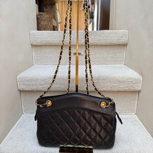 CHANEL Vintage Shoulder Bag in black with Gold Hardware